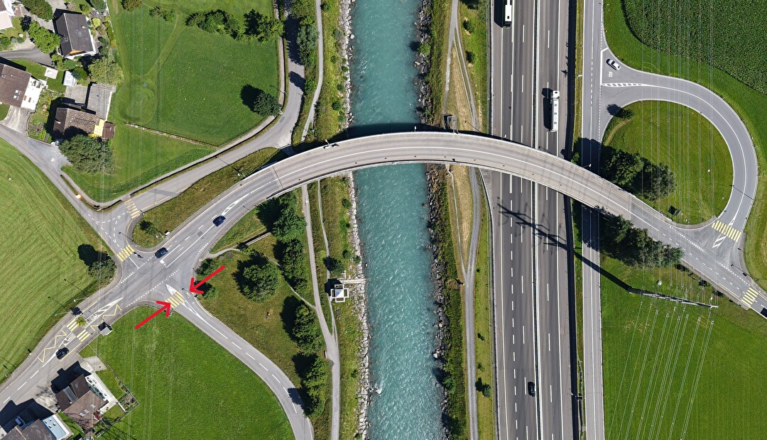 Rot markiert ist die Stelle im Knotenbereich Seedorferstrasse - A Pro-Strasse, an der die Arbeiten ausgeführt werden. Bild Baudirektion Uri