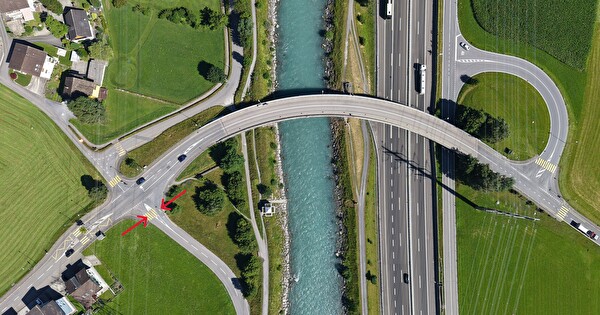 Rot markiert ist die Stelle im Knotenbereich Seedorferstrasse - A Pro-Strasse, an der die Arbeiten ausgeführt werden. Bild Baudirektion Uri