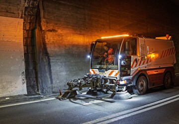 Auf der Nationalstrasse A4 werden nächtliche Unterhaltsarbeiten ausgeführt. Bild Amt für Betrieb Nationalstrassen