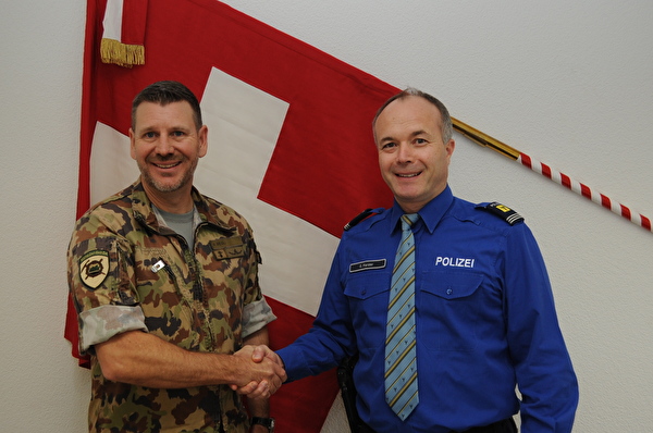 Neue Ausbildungsvereinbarung zwischen dem Kompetenzzentrum Gebirgsdienst der Armee und der Kantonspolizei Uri unterzeichnet