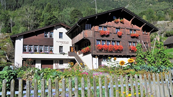 Die interdisziplinäre Studienwoche der Hochschule Luzern findet in den Räumlichkeiten der Bergheimatschule Gurtnellen statt.