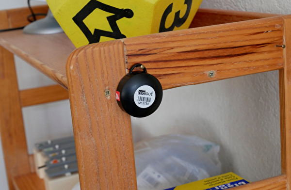 Foto: Radon-Dosimeter für die Messung im Schulzimmer