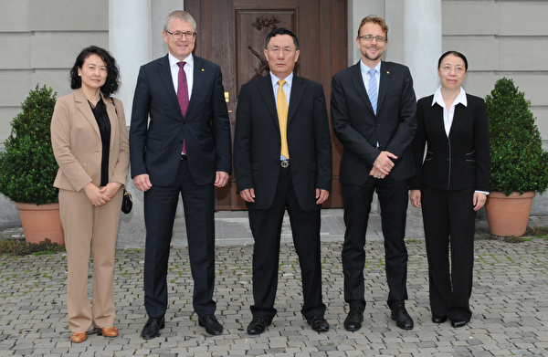 Gruppenbild mit dem Chinesischen Botschafter