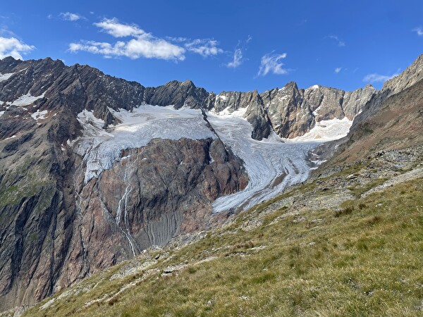Abbildung 1: Der Klimawandel lässt die landschaftsprägenden und wasserspeichernden Gletscher im Kanton Uri verschwinden (Chelengletscher im Sommer 2023, Foto A. Imhof).