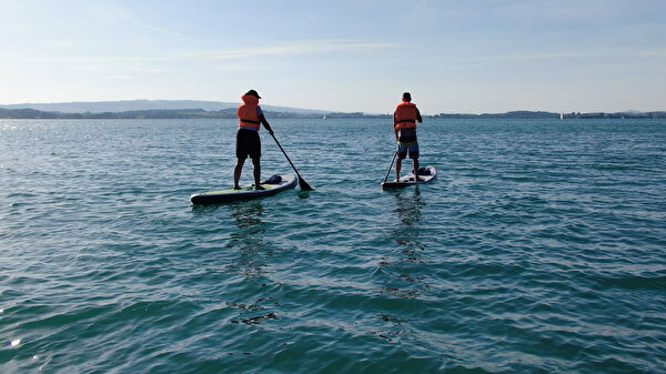 Sommertrend auf dem Wasser: Spass und Sicherheit beim Stand Up Paddling