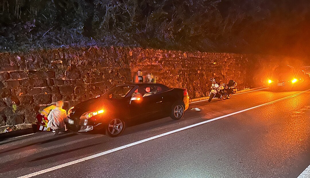 Verkehrsunfall zwischen Motorrad und Personenwagen auf der Axenstrasse – eine Person verletzt