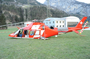 Rega-Helikopter nach der harten Landung