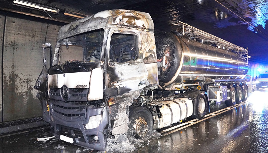 Andermatt: Lastwagenbrand im Gotthard-Strassentunnel – eine Person erheblich verletzt