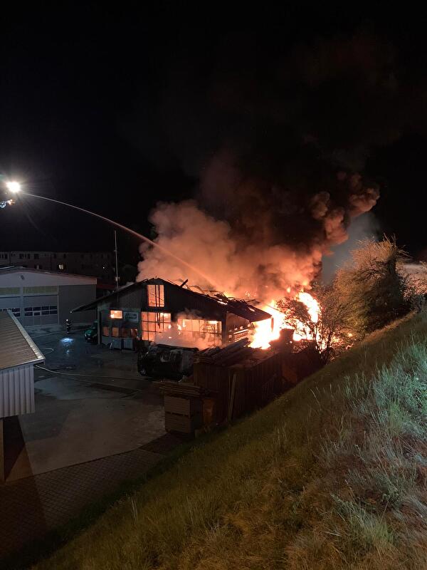 Vollbrand einer Industriehalle in Erstfeld