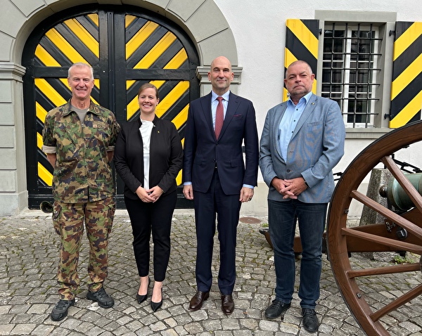 Besuch des Chefs Armee in Uri