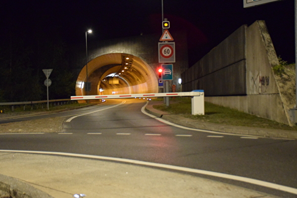 Wird für eine Nacht wegen Unterhaltsarbeiten gesperrt: Der Umfahrungstunnel Flüelen. Bild Amt für Betrieb Nationalstrassen