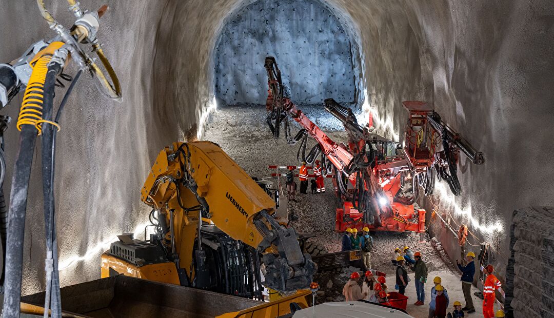 Stand des Vortriebs beim Sisikoner Tunnel in Blickrichtung Süd auf der Höhe von Sisikon. (Bild: Angel Sanchez)