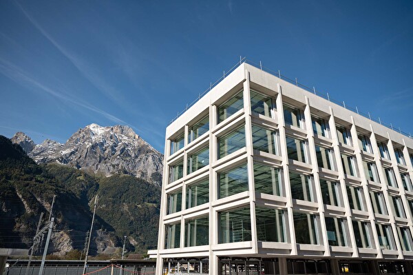 Das deutsche IT-Unternehmen «essendi it» gründet den Schweizer Standort in Uri und zieht in das neue Dienstleistungsgebäude der Urner Kantonalbank am Bahnhofplatz 1 (Foto: Valentin Luthiger).