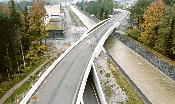 Sie ist das Herzstück der WOV: Die neue Brücke über den Schächen. Bild Baudirektion Uri