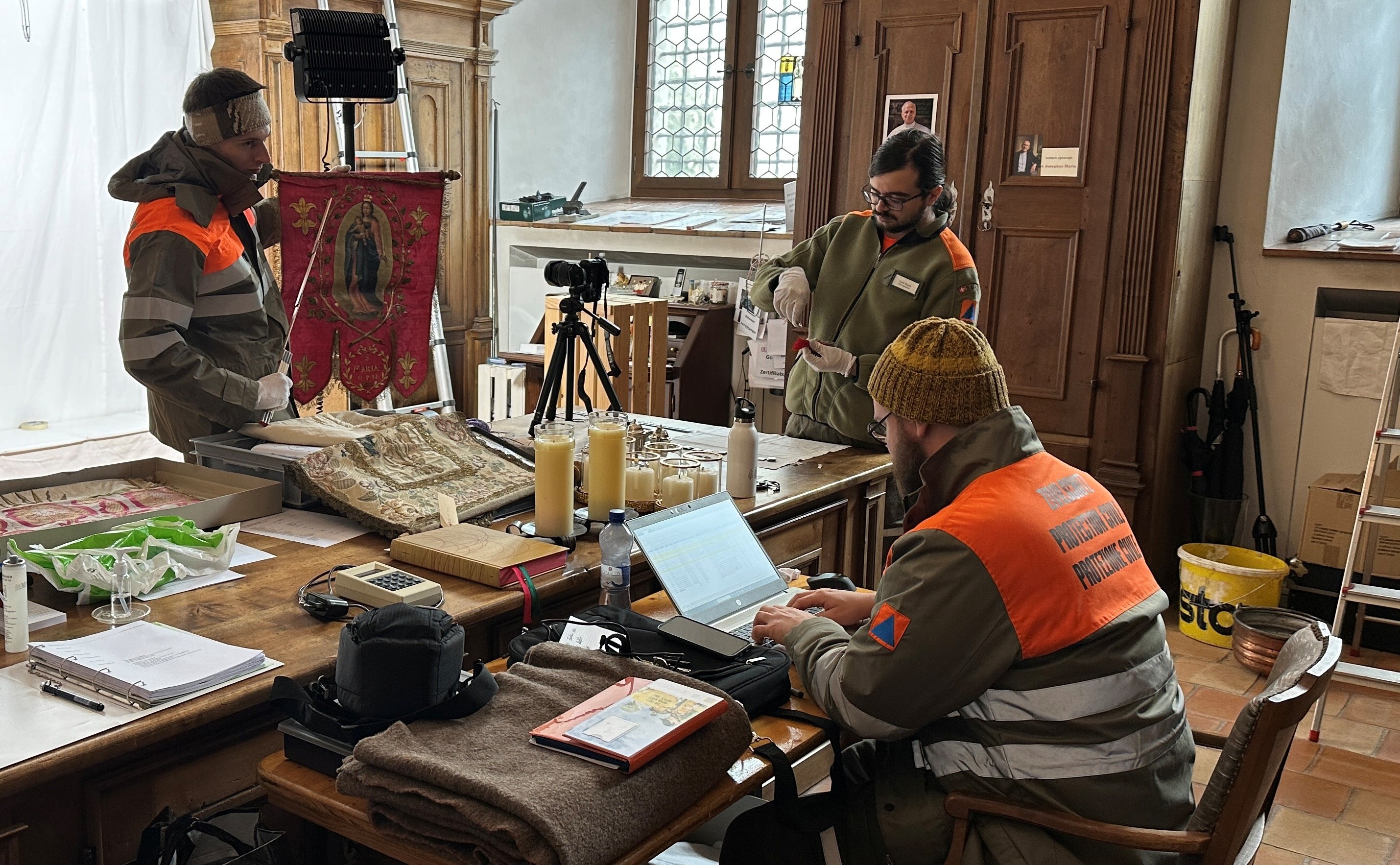 Der Kulturgüterschutz dokumentiert historisches Kulturgut – hier in der Pfarrkirche St. Martin in Altdorf – für die Evakuation im Ereignisfall. (Abbildung Walter Imholz, Abteilung Zivilschutz, Kanton Uri)