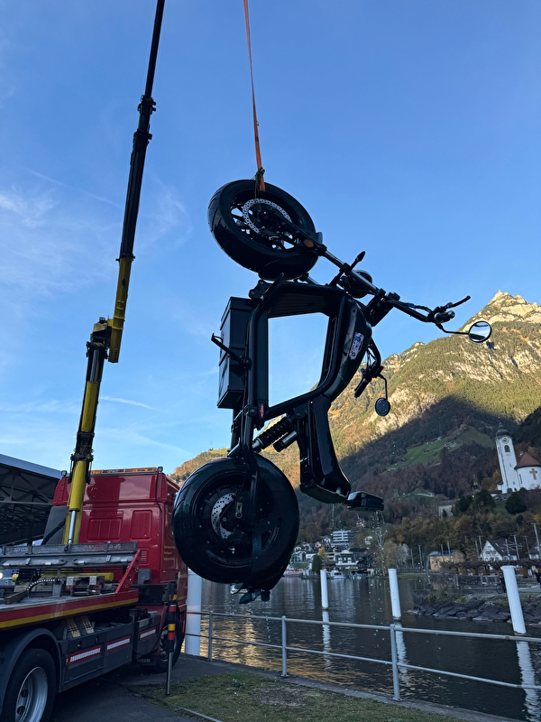 Entwendeter Elektroroller im Urnersee gefunden – Zeugenaufruf 