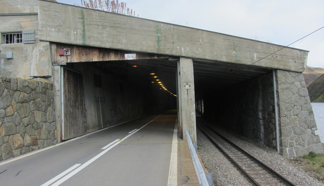 Die Lawinengalerie am Oberalp wird einer Inspektion unterzogen. Bild Baudirektion Uri
