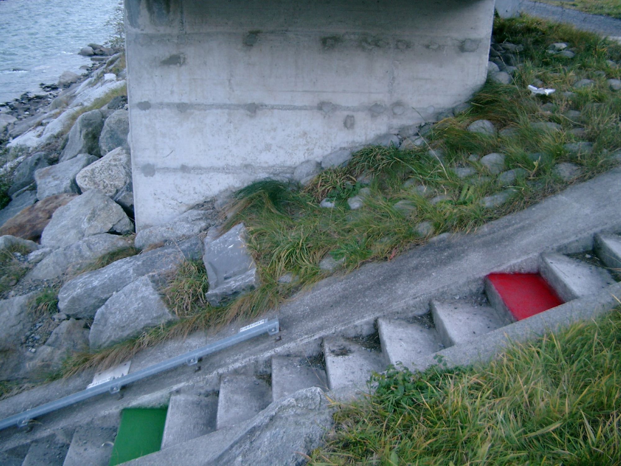 3_Farbmarkierungen_fuer_Hochwasseralarmierung_Entlastung_Altdorf2.JPG