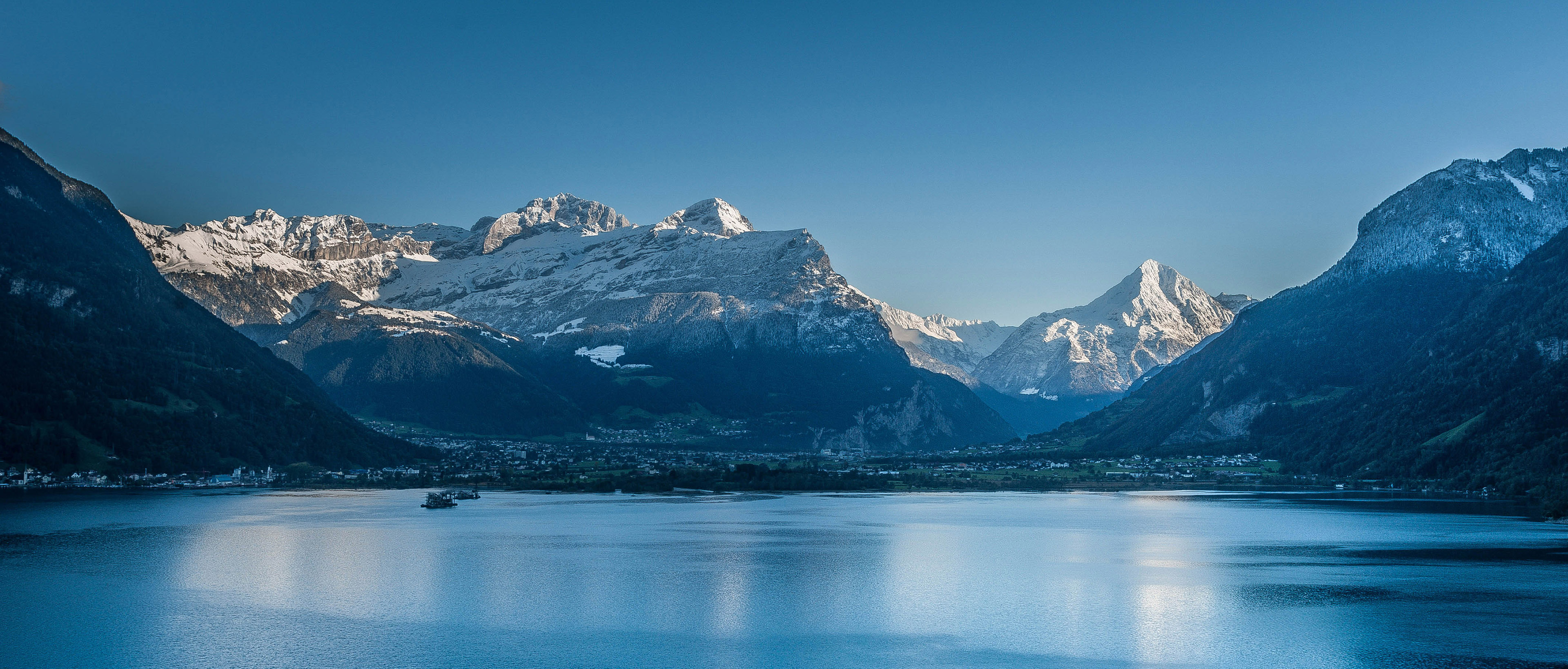 Urnersee Blick Richtung Bristenstock