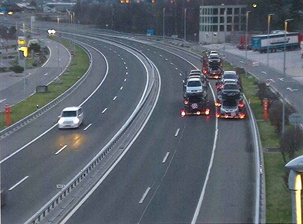 Rückwärtsfahrende Autotransporter wegen technischer Mängel stillgelegt