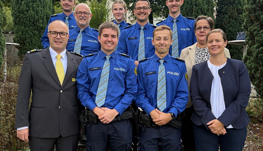 Fünf Polizeiaspiranten und eine Polizeiaspirantin nehmen die Arbeit bei der Kantonspolizei Uri auf