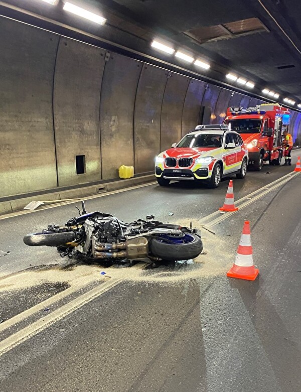 Verkehrsunfall im Gotthard-Strassentunnel fordert drei verletzte Personen