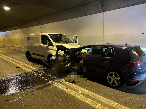 Verkehrsunfall im Flüelertunnel – mehrere Personen verletzt