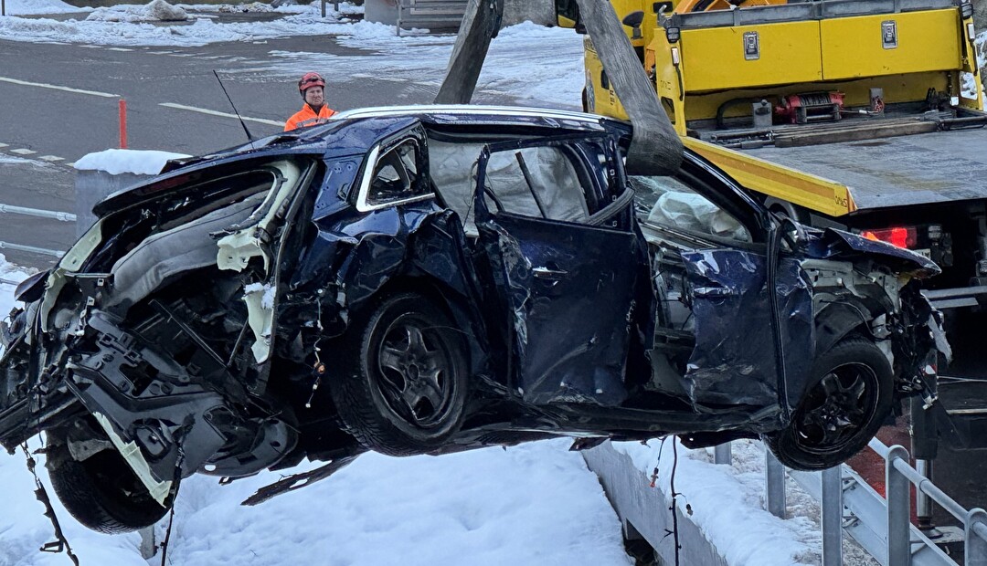 Wassen: Verkehrsunfall mit Personenwagen - eine Person erheblich verletzt