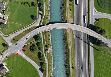 Rot markiert ist die Stelle im Knotenbereich Seedorferstrasse - A Pro-Strasse, an der die Arbeiten ausgeführt werden. Bild Baudirektion Uri