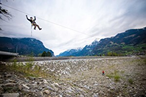 Die Seilrutsche über dem Geschiebesammler am Schächenbach.
