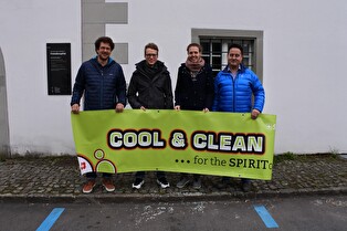 (von links) Markus Fehlmann, Gesundheitsförderung Uri, Flavio Dal Farra, neuer «cool & clean»-Botschafter, sowie Marie-Andrea Egli und Peter Sommer von der Sportförderung des Kantons Uri