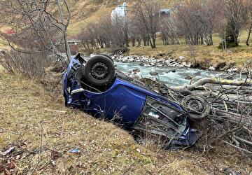 Hospental: Fahrzeug stürzt Böschung hinunter - eine Person verletzt