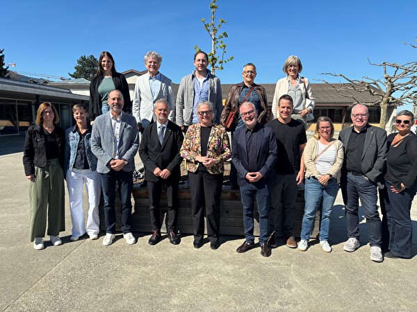 Die Urner Delegation traf in Farvagny/FR die Delegation des Kantons Freiburg und die Vertre-ter/innen der Urner Partnerschule Cycle d’Orientation du Gibloux.