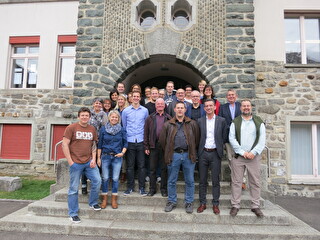 Mitglieder des Schulrats, Schulleitung, Lehrpersonen und Mitglieder des Erziehungsrats anlässlich des Besuchs am 23. November 2016 in Attinghausen