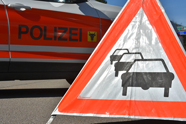 Ab 5. April gelten in Uri drei Pilotmassnahmen, um die Stausituation während Ostern und bis zur Öffnung des Gotthardpasses in Richtung Süden zu verbessern und den Ausweichverkehr zu reduzieren. Bild Baudirektion Uri