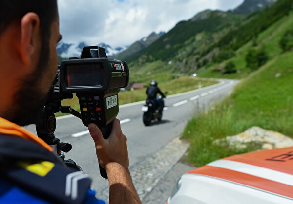 Neues Geschwindigkeitsmessgerät «LaserCam4» seit Juli 2021 bei der Kantonspolizei Uri im Einsatz