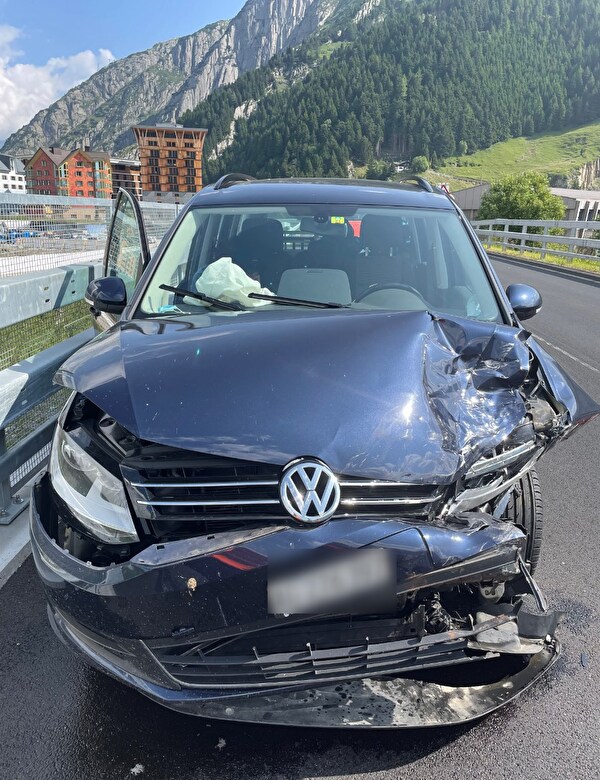 Andermatt: Auffahrunfall mit zwei Personenwagen - niemand verletzt