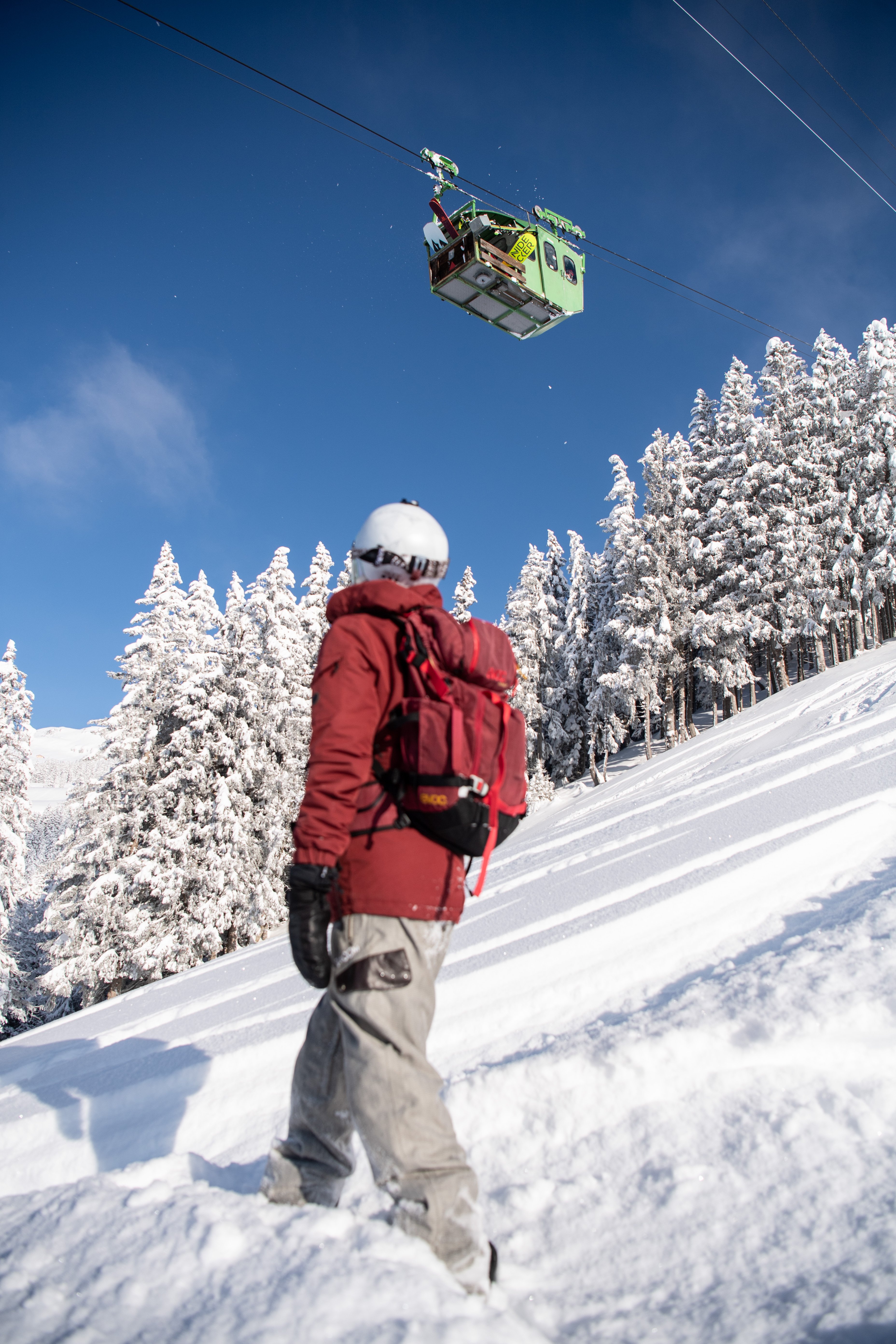 Snowboarder und Bähnli