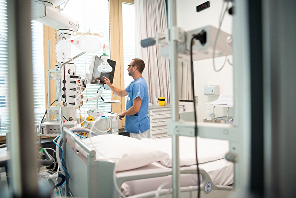 Herausforderungen durch wirtschaftliche Inflation, Tarifsenkungen und Fachkräftemangel im Schweizer Gesundheitswesen. Copyright © KSU, Fotograf Valentin Luthiger
