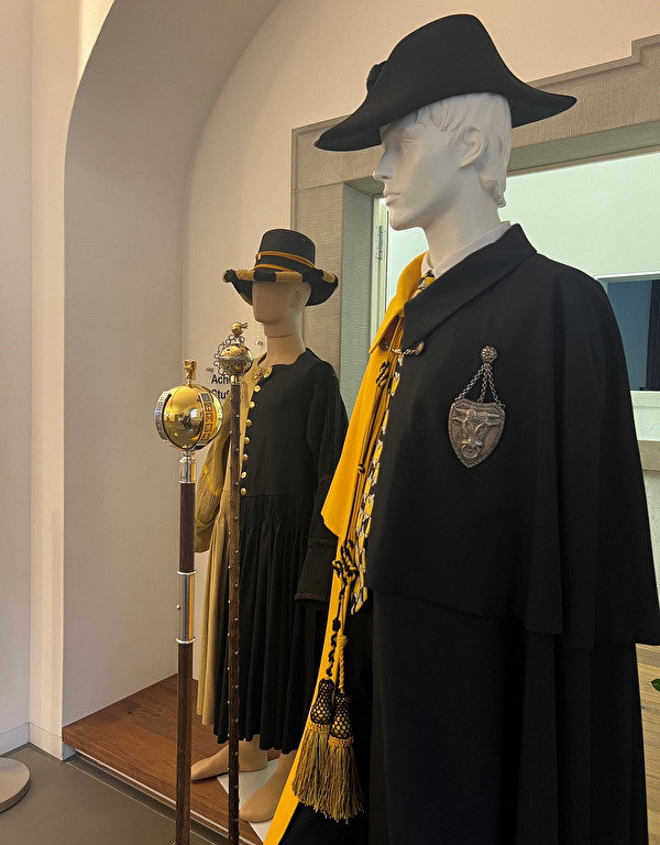 Weibelgewänder historisch und aktuell