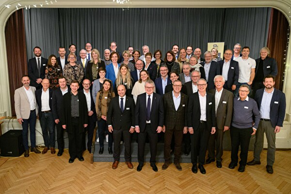 Gruppenbild mit allen anwesenden Urner Botschafterinnen und Botschaftern