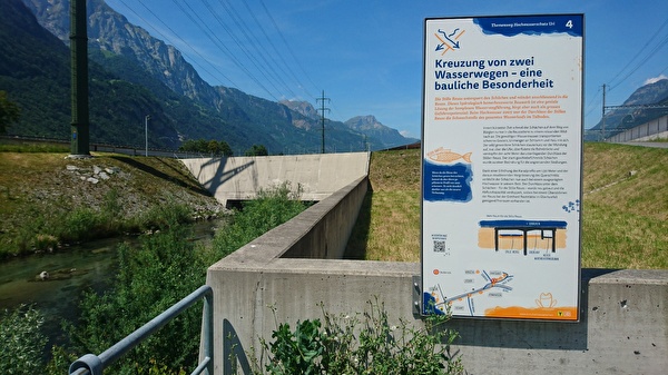 Eine der neuen Tafeln des Themenwegs Hochwasserschutz Uri. BILD Baudirektion Uri