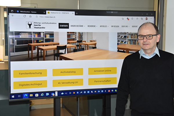 Staatsarchivar Dr. Hans Jörg Kuhn präsentiert die neue Website