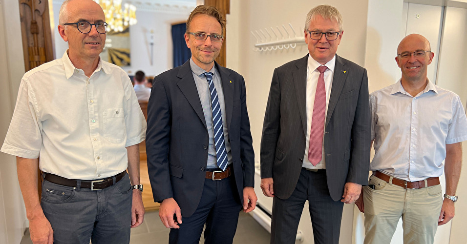 Sie referierten an der Gemeindetagung: (von links) Walter Schuler, Amt für Steuern, Regierungs-rat Urs Janett, Finanzdirektor, Regierungsrat Urban Camenzind, Volkswirtschaftsdirektor, und Michael Bissig, Generalsekretär Finanzdirektion.