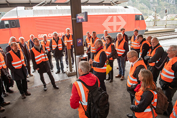 Die Neat-Aufsichtsdelegation, hier am Bahnhof Erstfeld, besucht an ihrem Abschlussanlass den Kanton Uri.