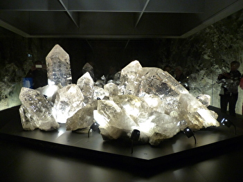 Die ehemalige Festung Sasso San Gottardo zeigt die eindrücklichen Riesenkristalle vom Planggenstock.