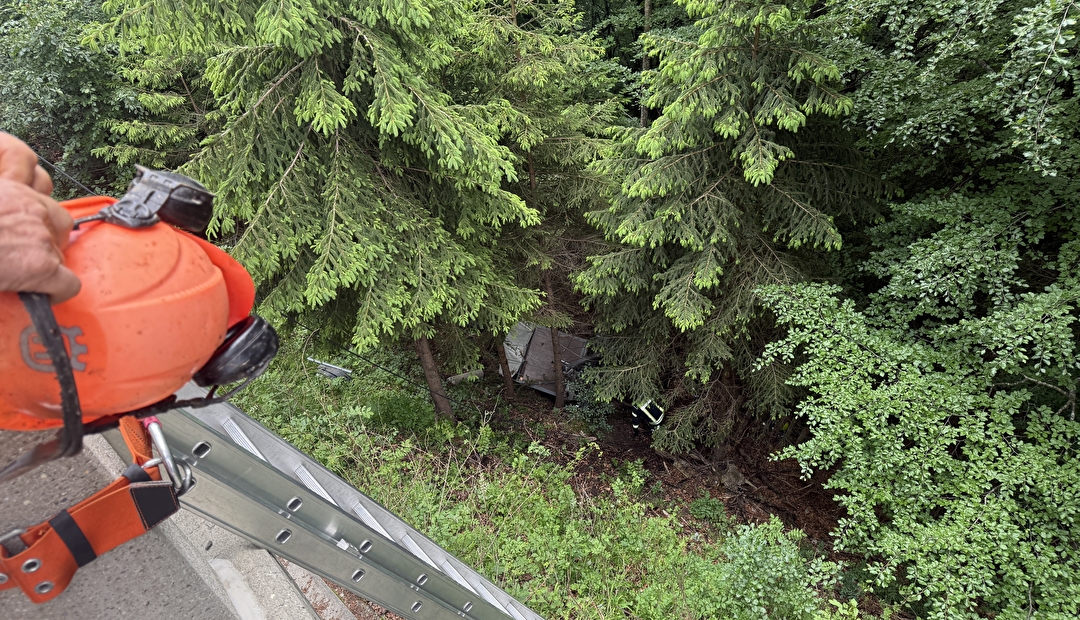 Verkehrsunfall auf der Klausenstrasse – eine Person verletzt