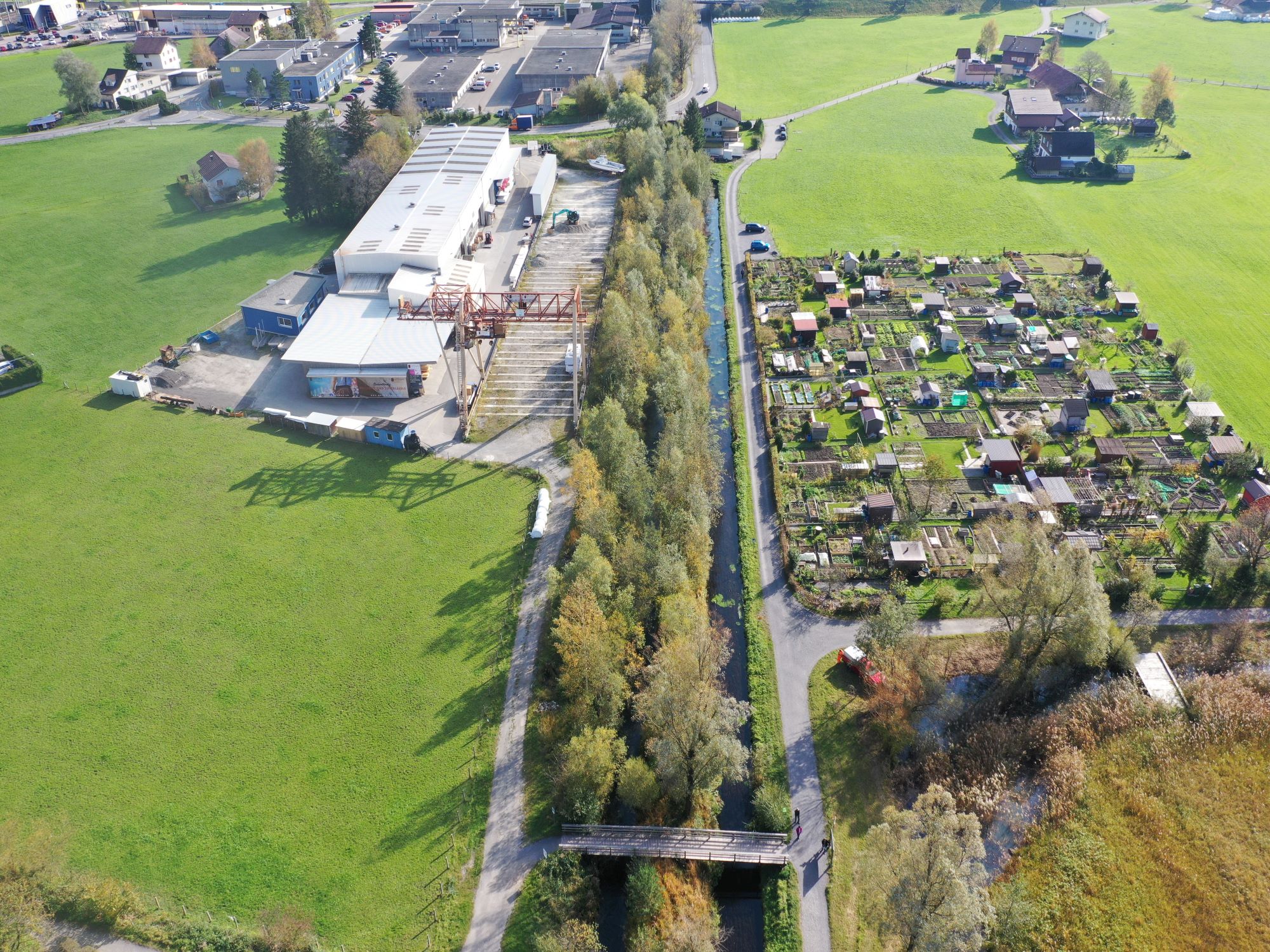 2_Giessen_unter_den_Hecken_und_offener_Meliorationsgraben2.JPG