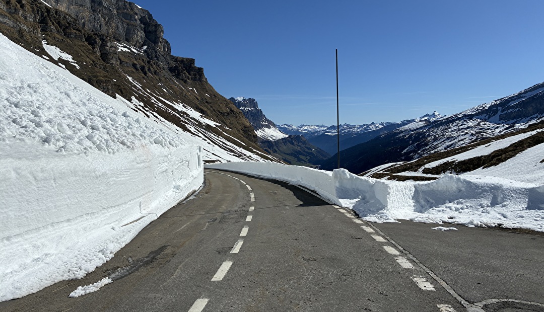 Die Räumungs- und Instandsetzungsarbeiten am Klausenpass sind abgeschlossen. Bild Baudirektion Uri