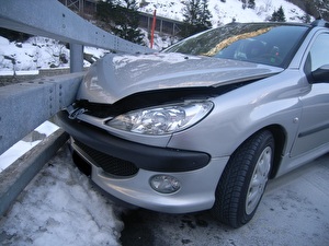 Nach Selbstunfall geflüchtet